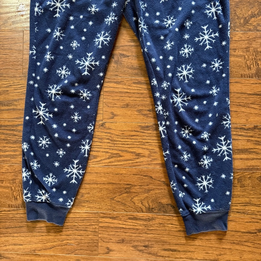 Old Navy Pajama Set in Navy with Snowflakes Size Medium - Picture 8 of 11